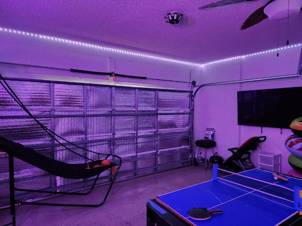 4BR family home w pool & game room - Tap to explore photos