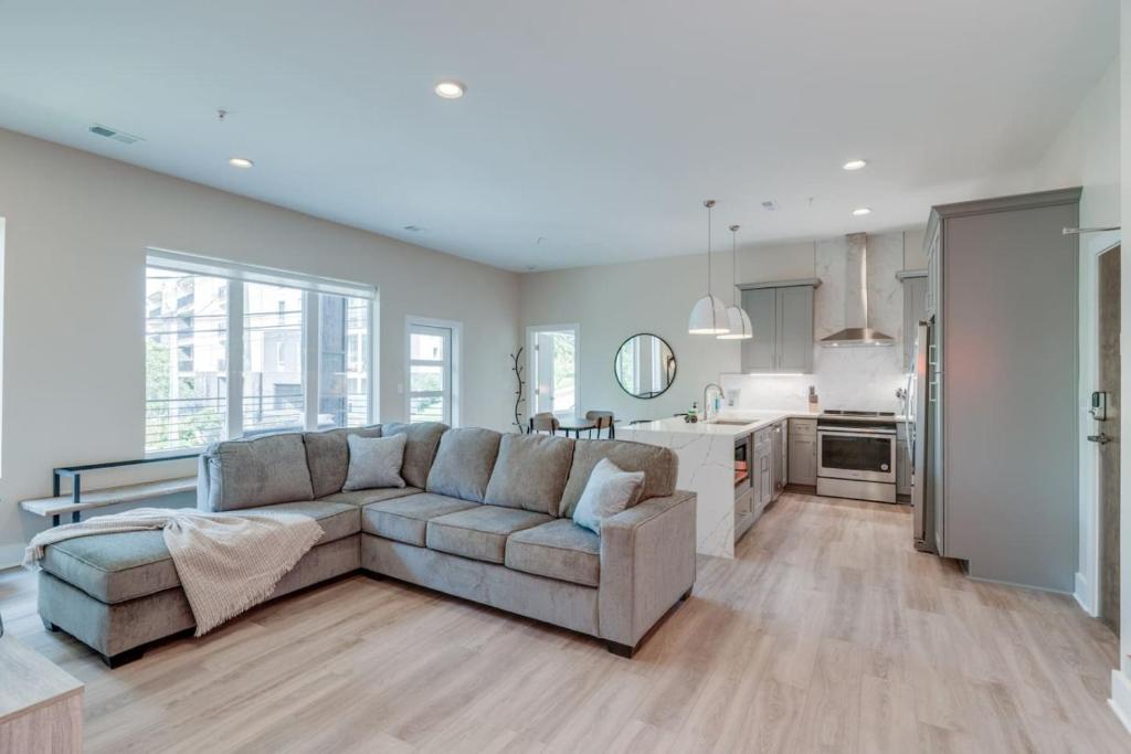 Prime West End 2BR W, SAUNA and Balcony Near Vandy! - Tap to explore photos