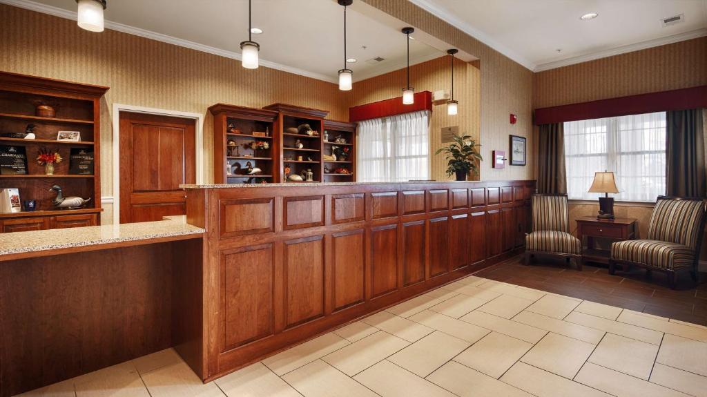 Best Western Plus Easton Inn & Suites photo 3