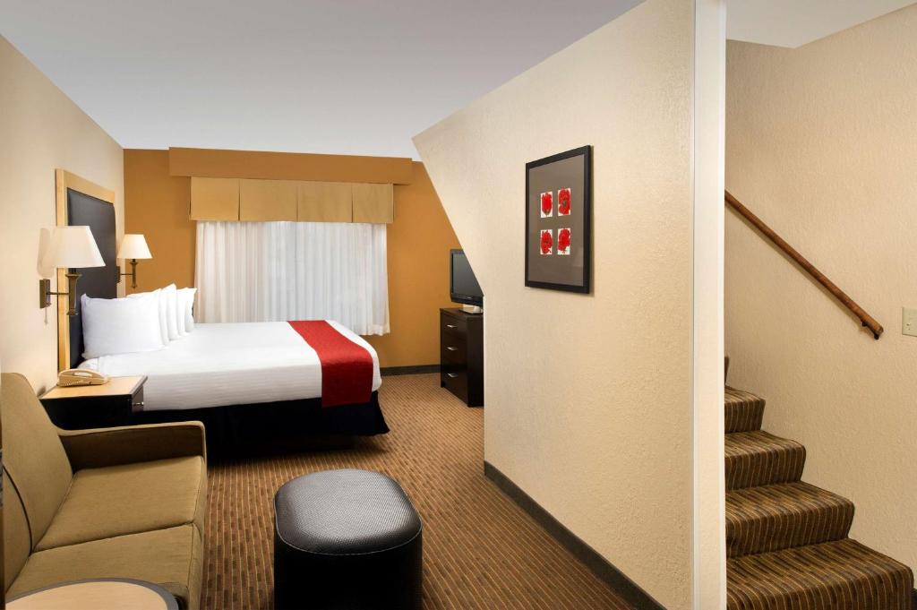 Best Western Alamo Suites image