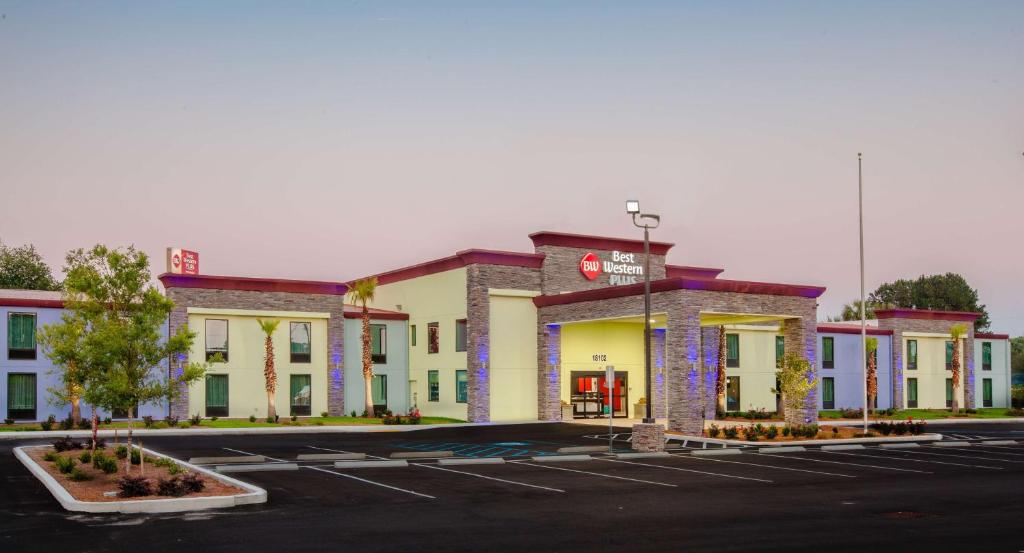 Best Western Plus Hardeeville Inn & Suites image