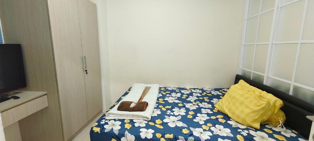 Apartement Green Pramuka Square 2br DeluxeRoom - Tap to explore photos
