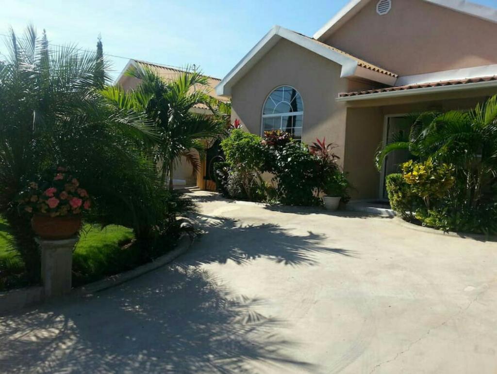 Caribbean Estate AJ photo 1