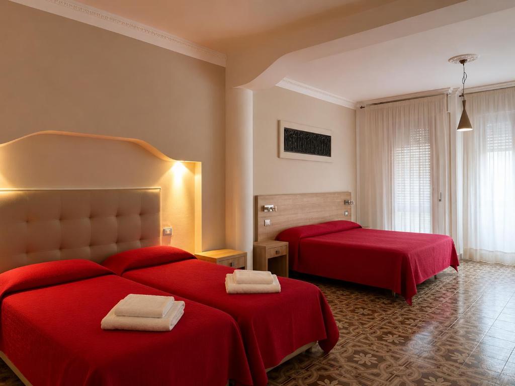 Hotel Cristallo - Chianciano Terme - Tap to explore photos