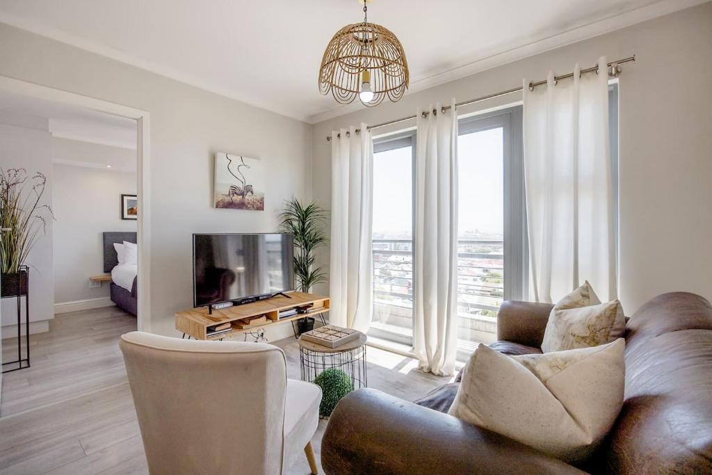 Explore Cape Town From A Stylish Home - Tap to explore photos