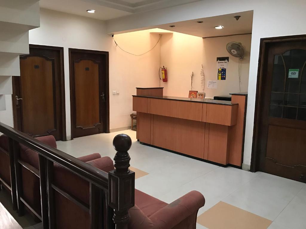 Hotel D R International photo 4