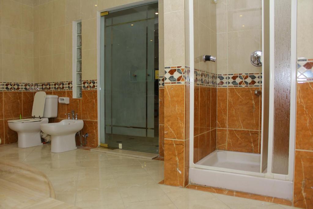 Сьюит (Королевский люкс с видом на реку Нил и пирамиды), Galaxy Royal Suites Hotel