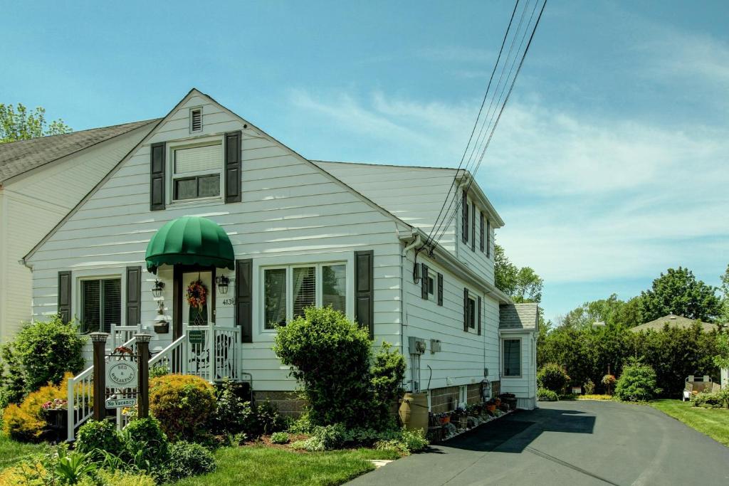 Williams Gate Bed & Breakfast Private Suites photo 1