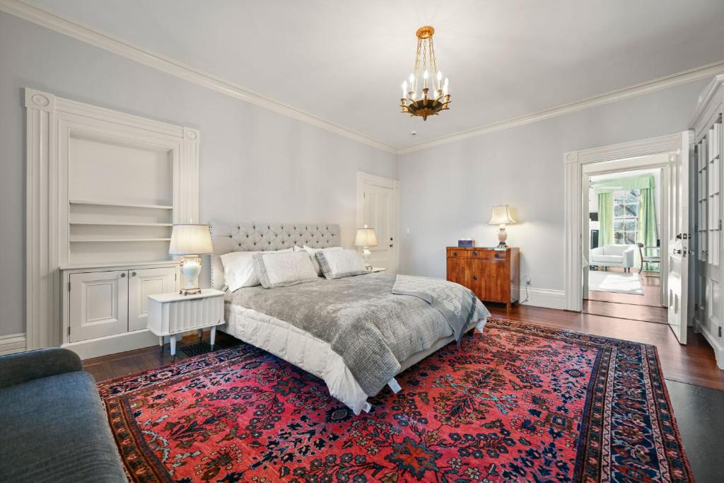 Beacon Hill: The Aldrich House - Tap to explore photos