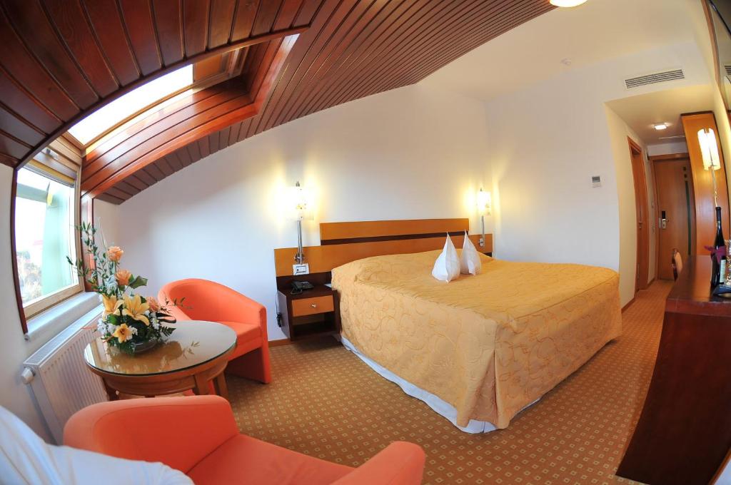 Hotel Jasmine photo 2