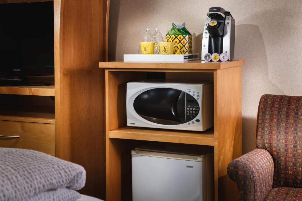Четырехместный (Номер Делюкс с 2 кроватями размера «queen-size»), Staypineapple, University Inn, University District Seattle
