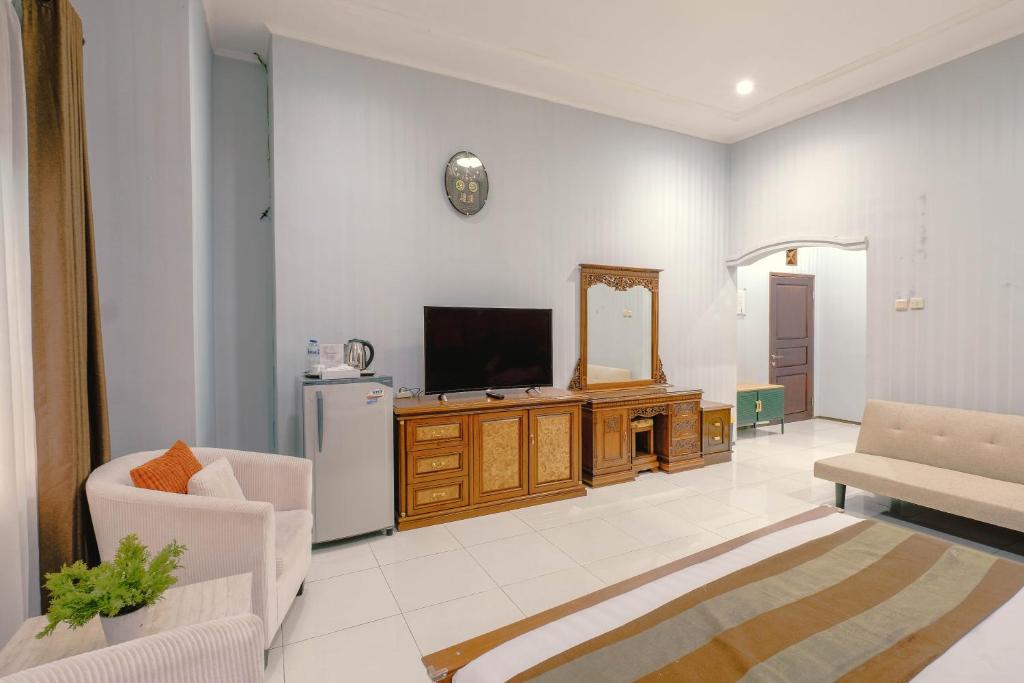 Aleyra Hotel and Villa Garut - Tap to explore photos