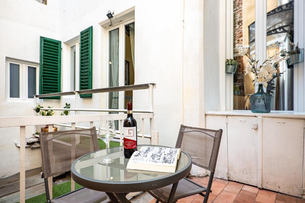 Luxury Apartment Florence per 8, 100m dal Duomo - Tap to explore photos