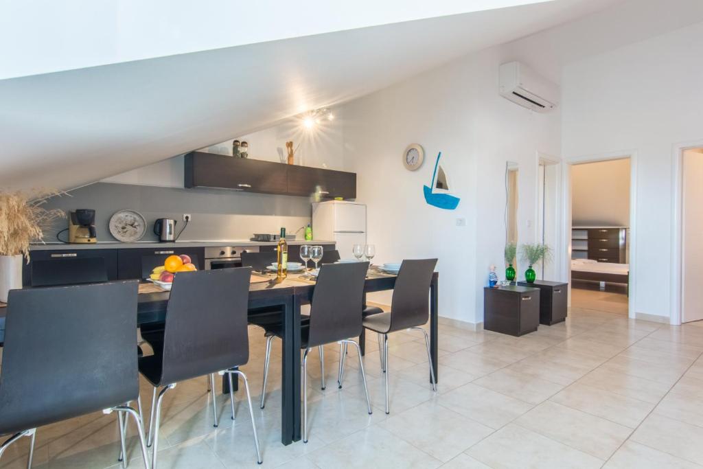 Apartments Domuzin photo 2