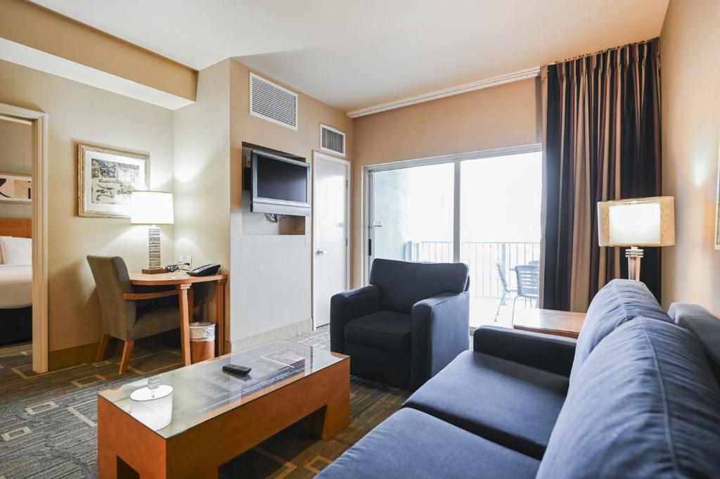 StripViewSuites at Platinum - Tap to explore photos