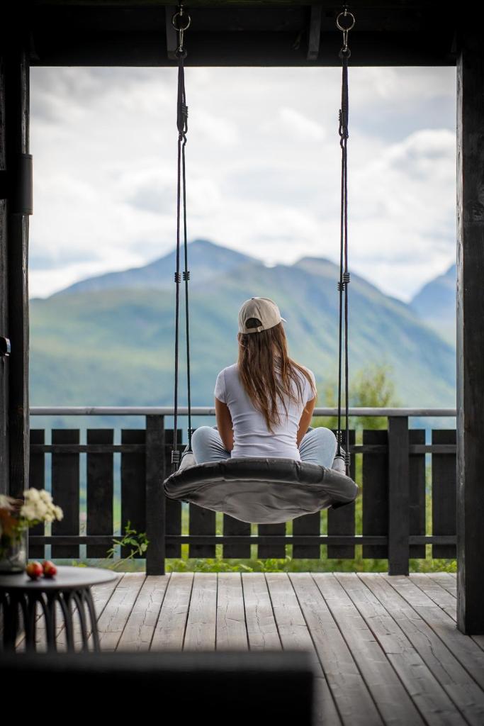 Luxurious 5-Bedroom Mountain Chalet with Sauna, Panoramic Views, and Two Full Bathrooms - Tap to explore photos
