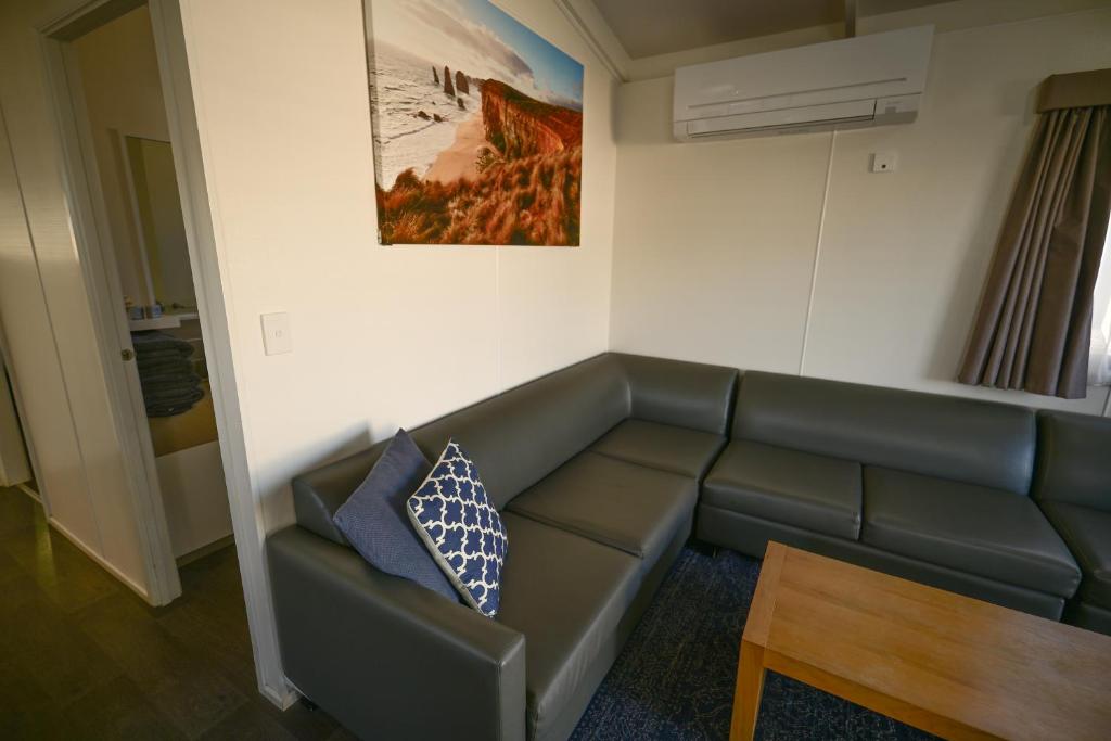 Apollo Bay Waterfront Motor Inn - Tap to explore photos