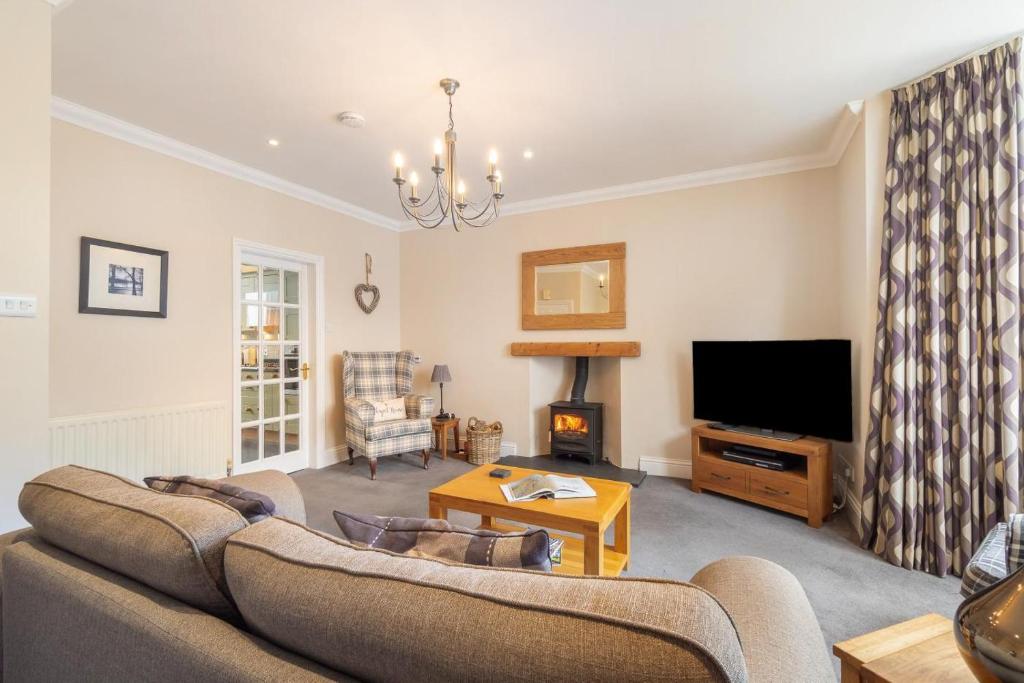 2 Bed in Bowness On Windermere oc-lr037 - Tap to explore photos