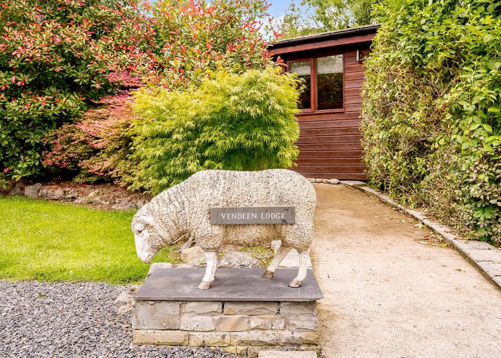 Meadows End Lodges - Tap to explore photos