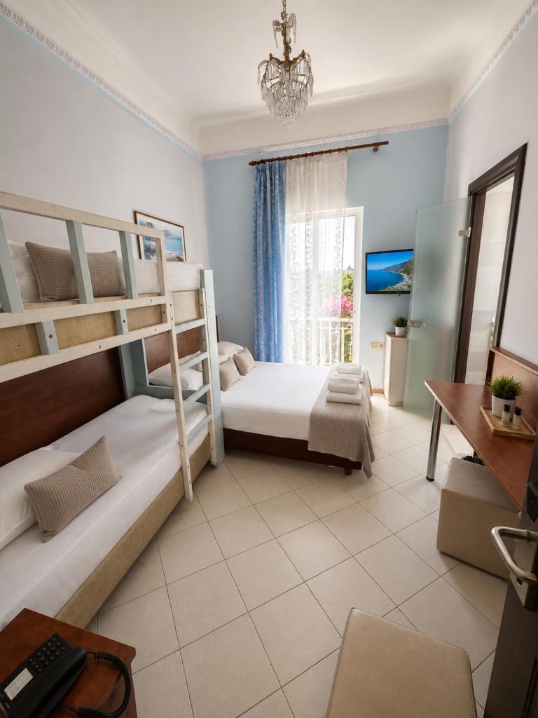 Hotel Diethnes Room Type - Classic Quadruple Room