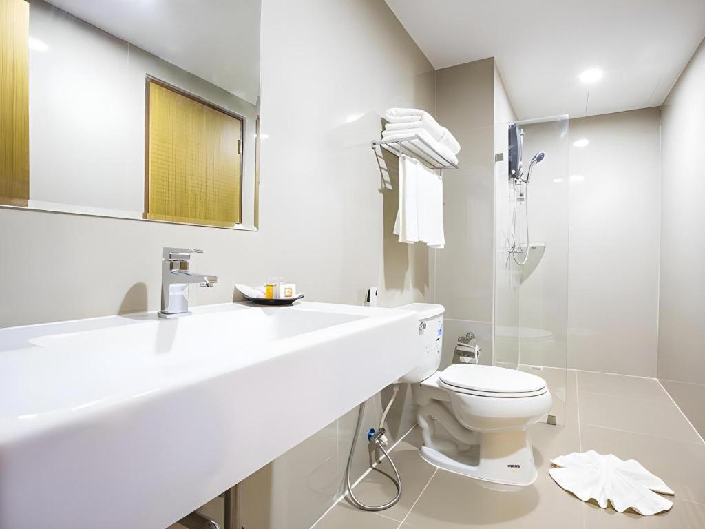 B2 Udon Boutique & Budget Hotel - Tap to explore photos