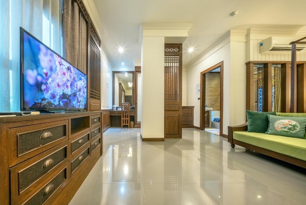 At Tree Hotel Thaphae Gate Chiangmai Room Type - Deluxe Double Room