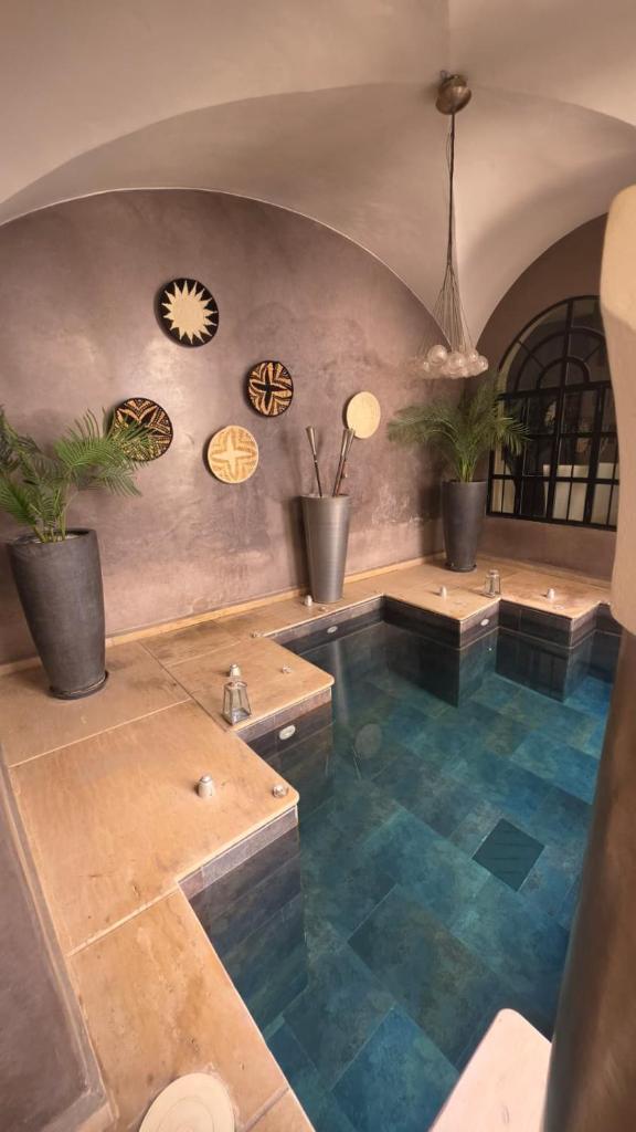 Riad Carllian - Tap to explore photos