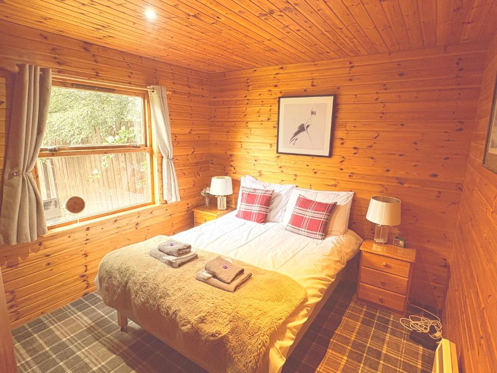 Braemar Lodge Cabins - Tap to explore photos