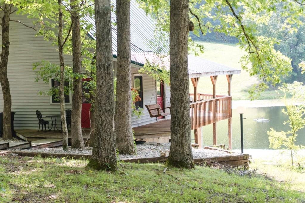 The Lake House A Hidden Gem Sleeps 4 image