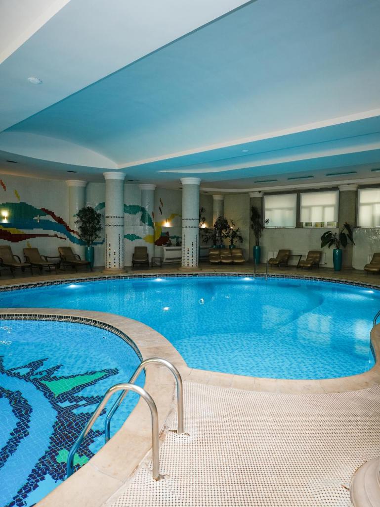 Grand Hotel Tien Shan - Tap to explore photos
