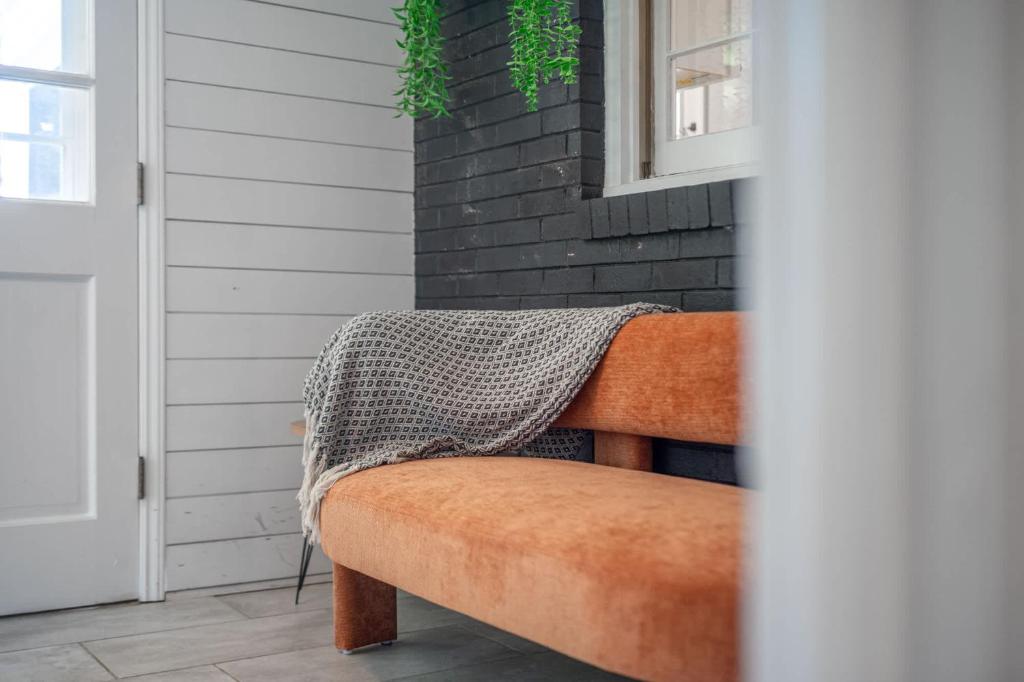Pet Friendly Cozy 3BRM fully Fenced yard - Tap to explore photos