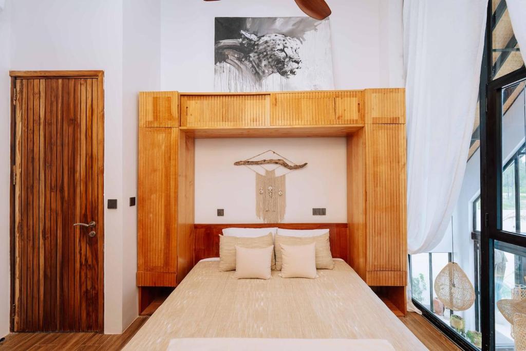 Bohemian Rhapsody Villa Luxury 2BR Chalet - Tap to explore photos