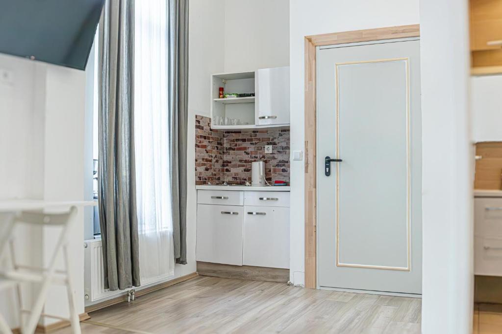 2 Spacious Apts for 6P, Only 7Min to Stadthalle - Tap to explore photos