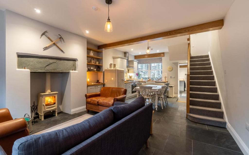 3 Bed in Ambleside oc-lr052 - Tap to explore photos