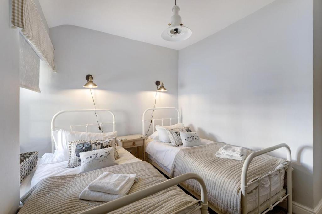2 Bed in Ambleside oc-lr002 - Tap to explore photos