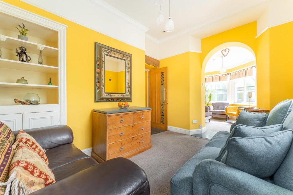 7 Bed in Ambleside oc-lr053 - Tap to explore photos