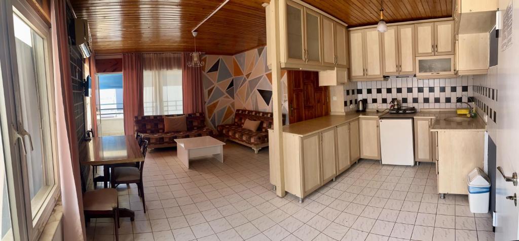 Delphin Apart Hotel - Tap to explore photos
