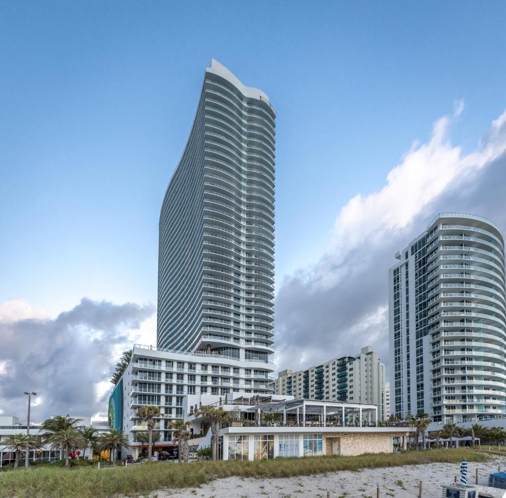 H Hollywood Resort and Residences image