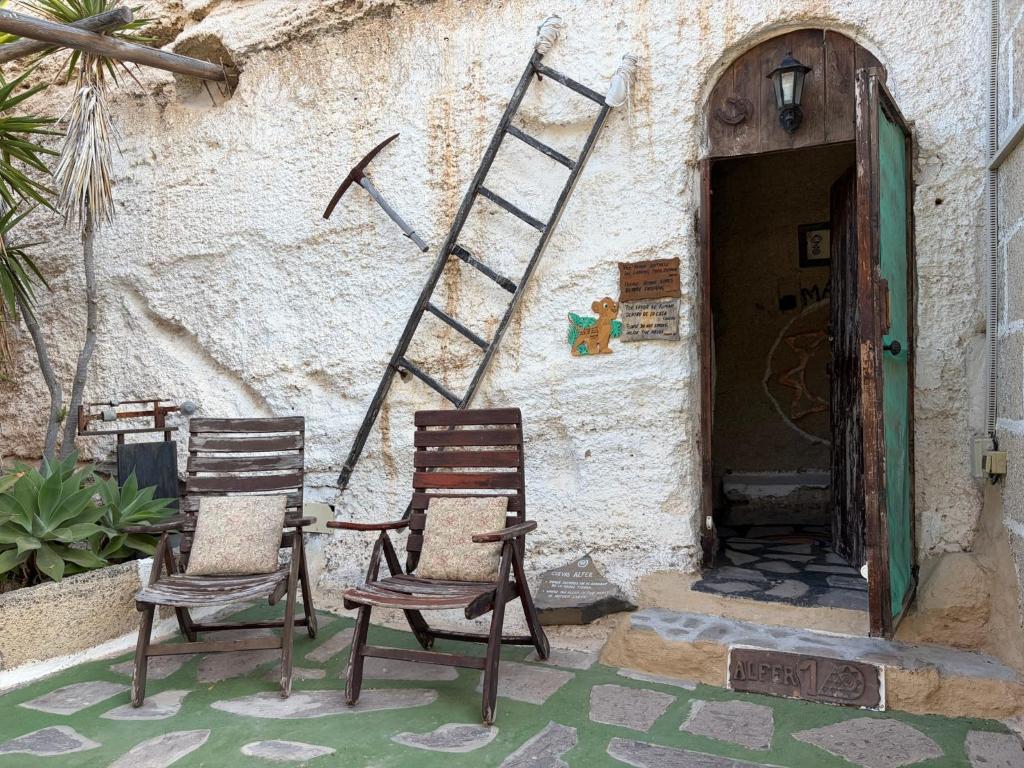 Casas Cueva Alfer - Tap to explore photos