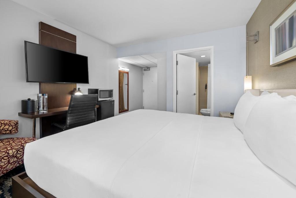 Hotel Felix River North/Magnificent Mile - Tap to explore photos
