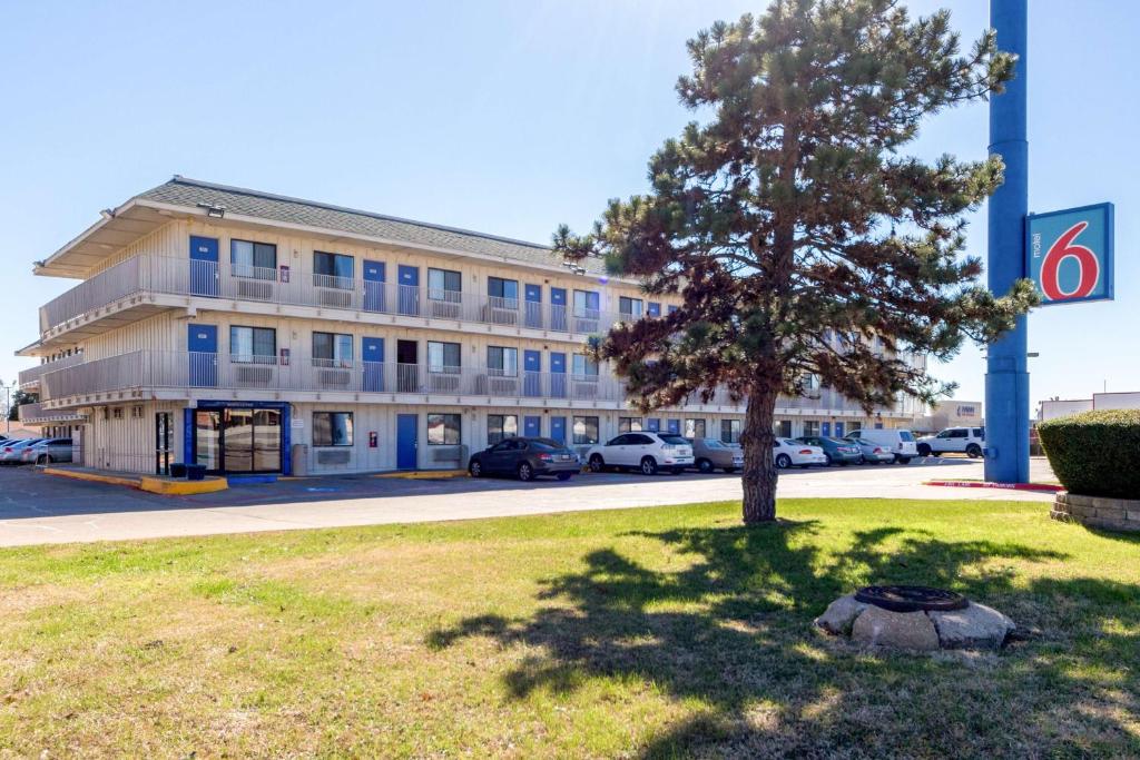 Motel 6 Garland, TX - Dallas image
