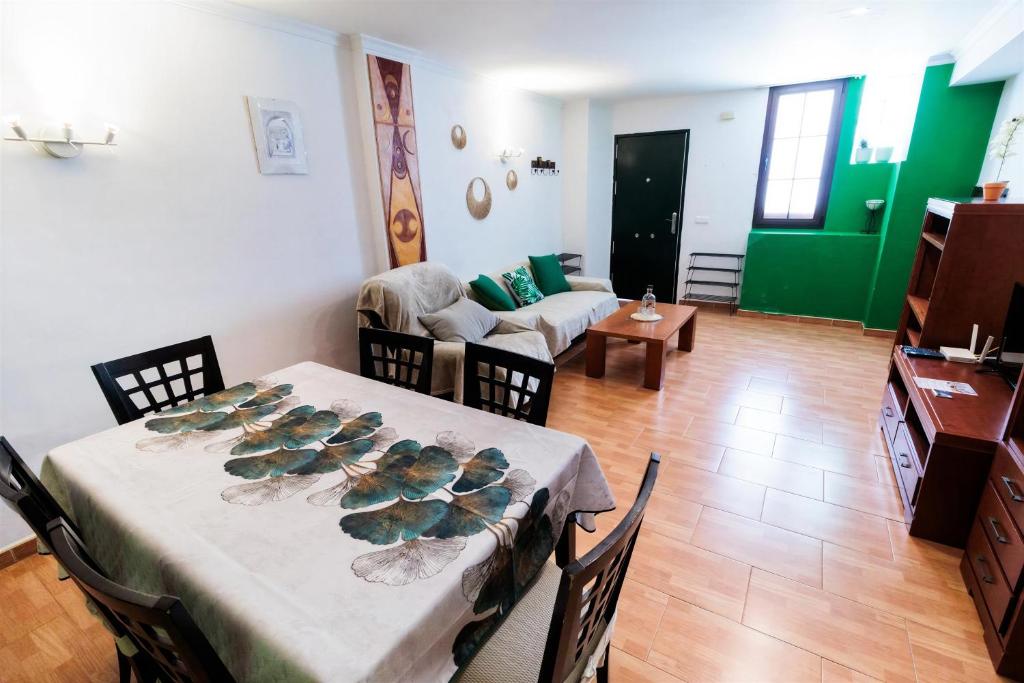 Frigiliana 3-bed Apartment- Sleeps 8 - Tap to explore photos