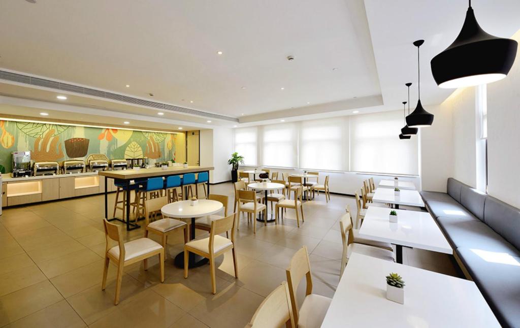 Двухместный (Двухместный номер с 2 отдельными кроватями), Hanting Express Shenyang Yuhong Square