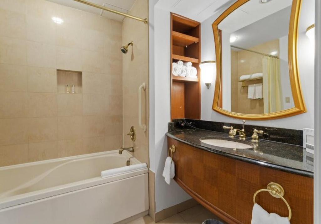CozySuites at Showboat - Tap to explore photos