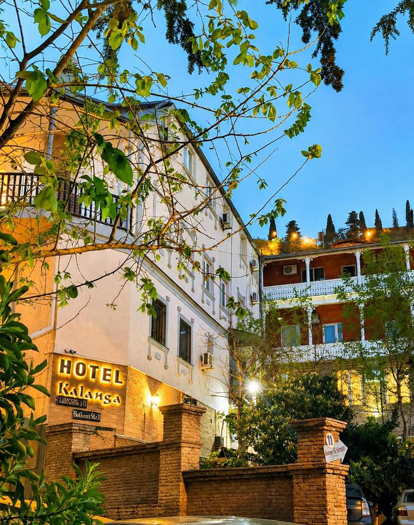 Hotel Kalanga - Tap to explore photos