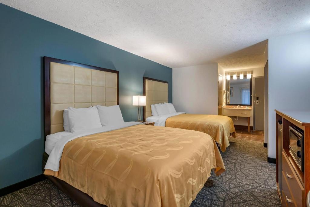 Quality Inn Austintown-Youngstown West - Tap to explore photos