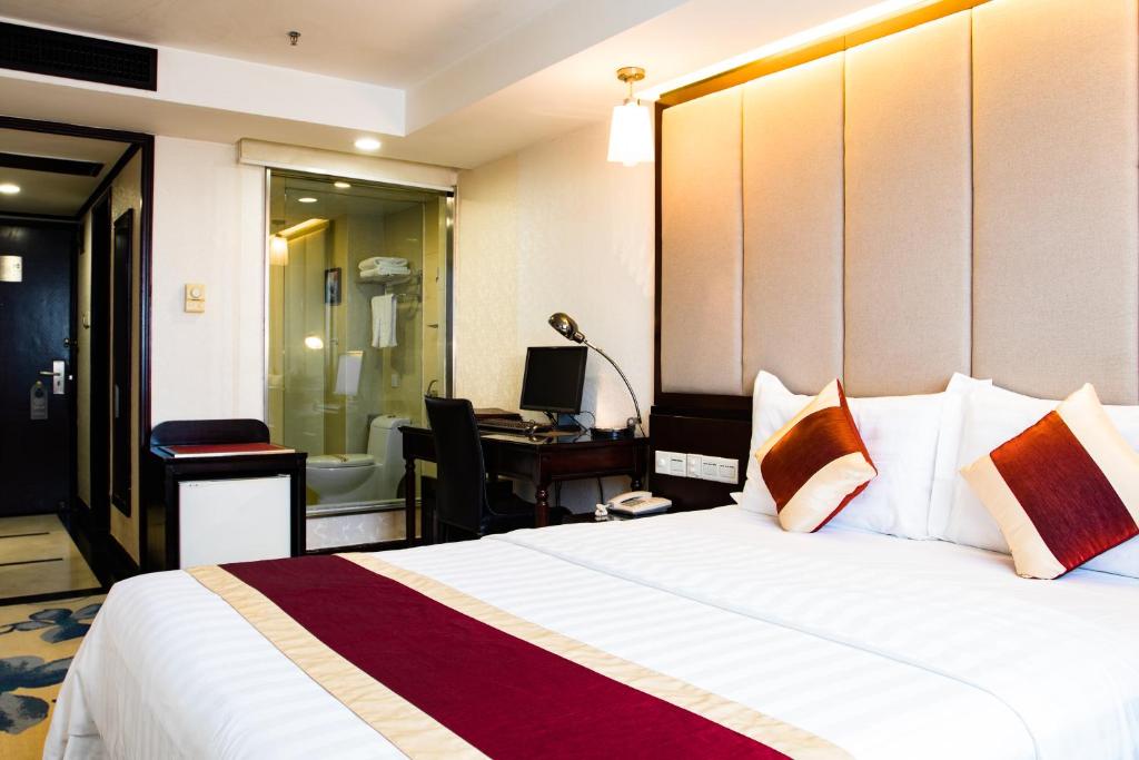 Двухместный (Двухместный номер Делюкс с 1 кроватью), New World Hotel with private parking