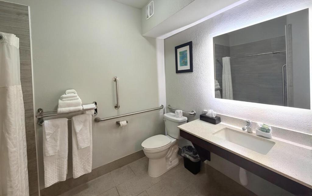 Best Western Shallotte / Ocean Isle Beach Hotel - Tap to explore photos