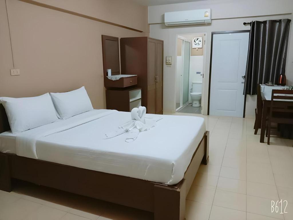 Capital O 75406 Hotel M Rojana, Uthai