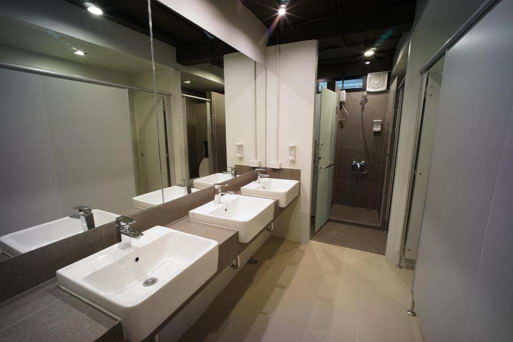 Двухместный (Небольшой двухместный номер с 1 кроватью), BRB Hostel Bangkok Silom